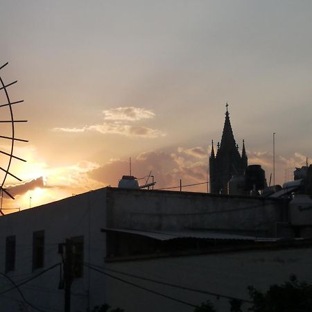 Casa Canario Hostel Гвадалахара Экстерьер фото